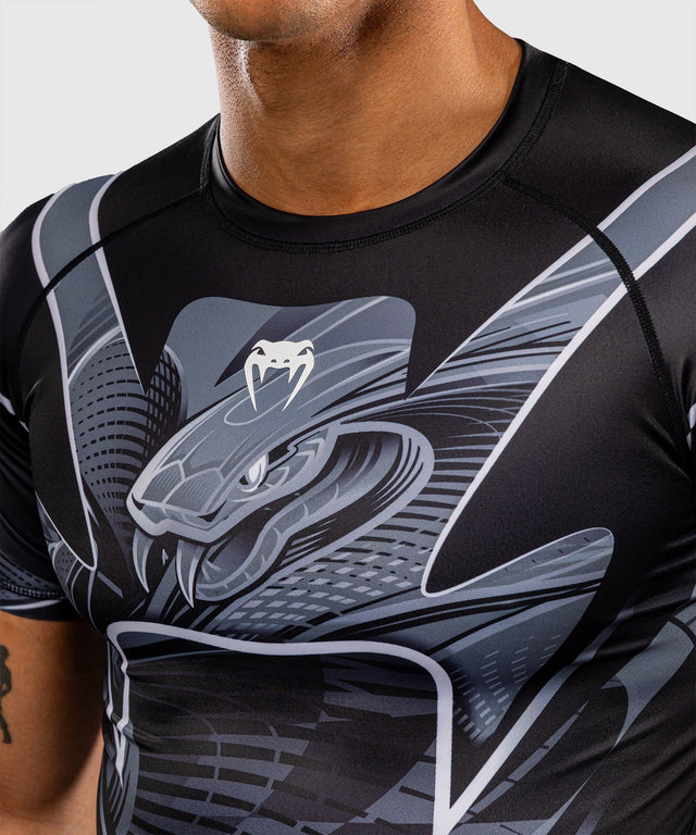 Rashguard Venum Crimson Viper 2.0 Manga Corta – Negro/Gris