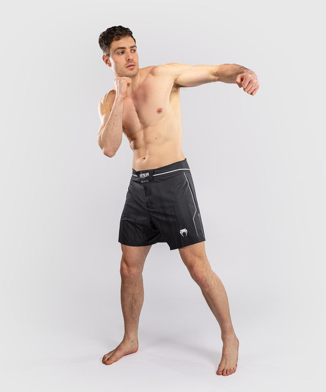 Spodenki MMA Venum Stealth – Czarne/Białe