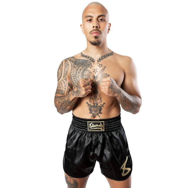 8 WEAPONS Muay Thai Shorts Strike - Schwarz/Gold