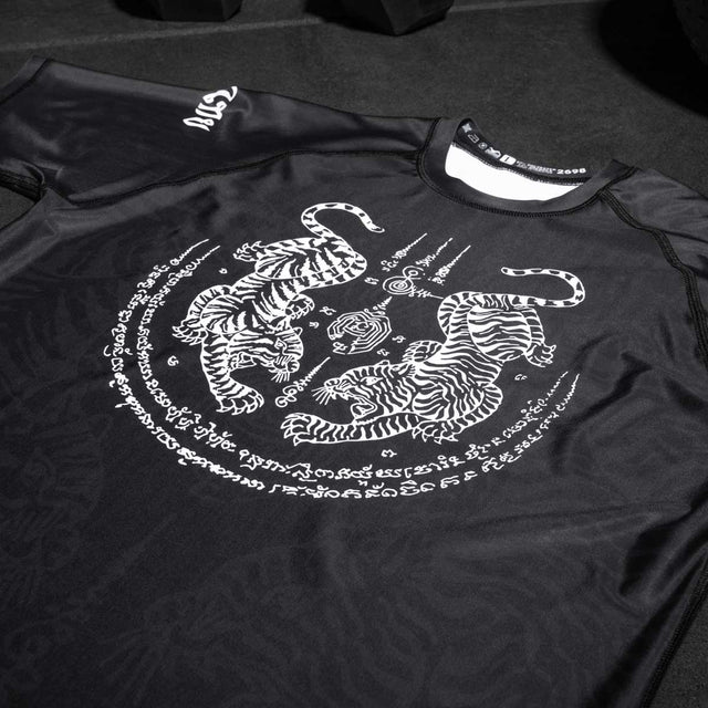 Phantom Athletics Rashguard Sak Yant – Black/Grey
