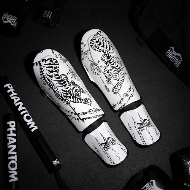 Chrániče holení Phantom Athletics Muay Thai – Bílé