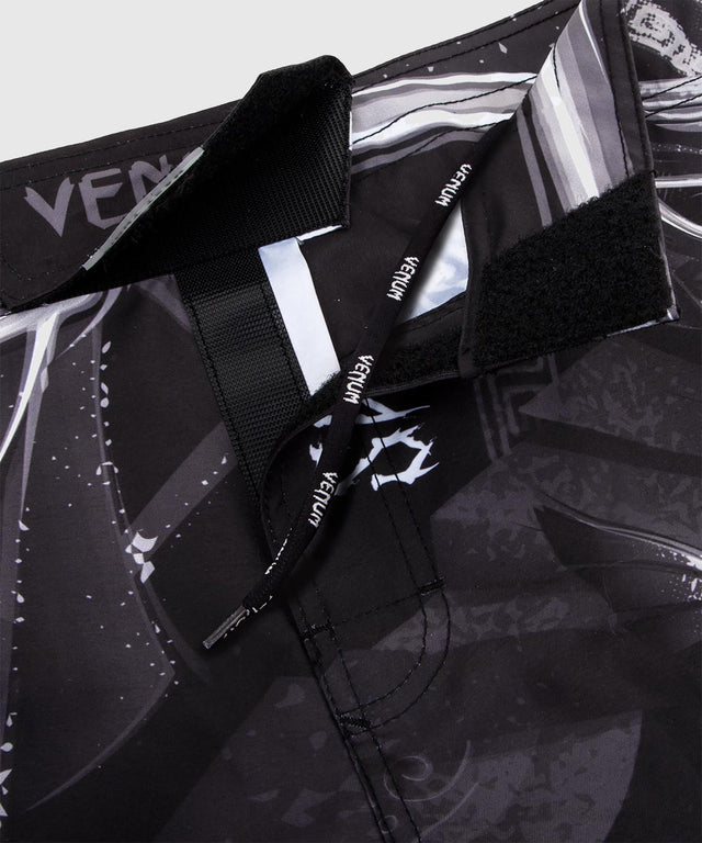 Spodenki MMA Venum Gladiator 3.0 – Czarny/Szary/Biały