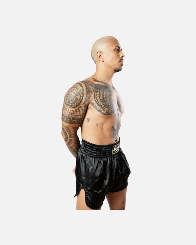 8 WEAPONS Muay Thai Shorts Strike - Schwarz/Gold