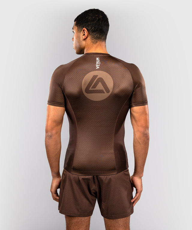 Rashguard Venum x Roger Gracie Academy Manga Corta – Marrón Oscuro