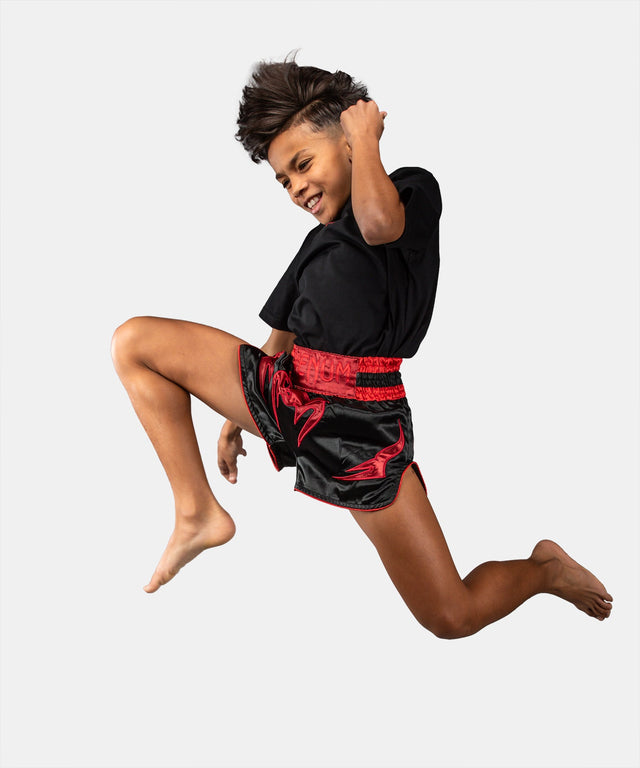 Venum Muay-Thai-Shorts Attack Kinder – Schwarz/Rot