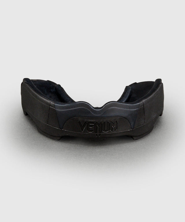 Protector bucal Venum Predator – Negro/Rojo
