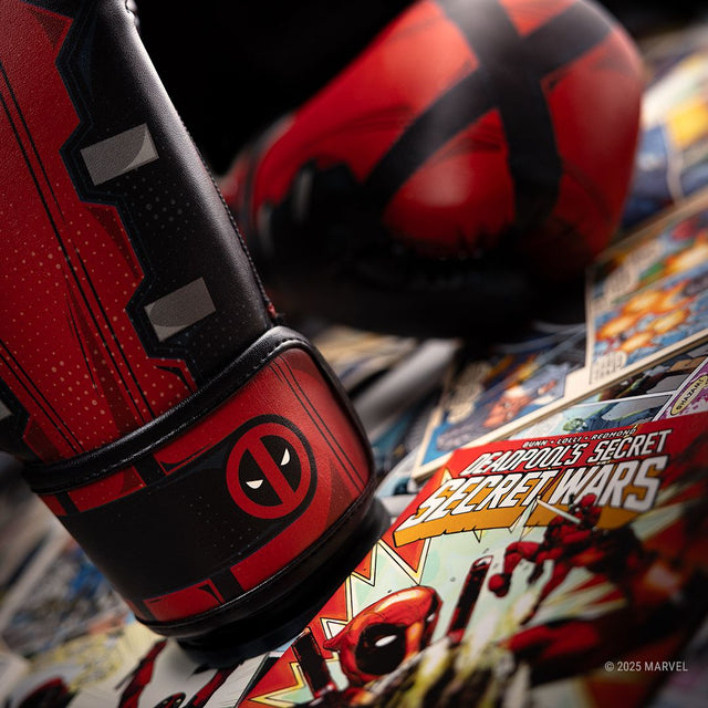 Hayabusa x Marvel Boxningshandskar Deadpool – Röd/Svart