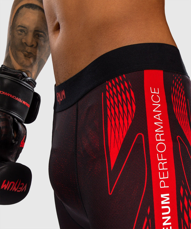 Kompresní kraťasy Venum Amazonia Reborn – Černé/Červené (VENUM-06451-100)