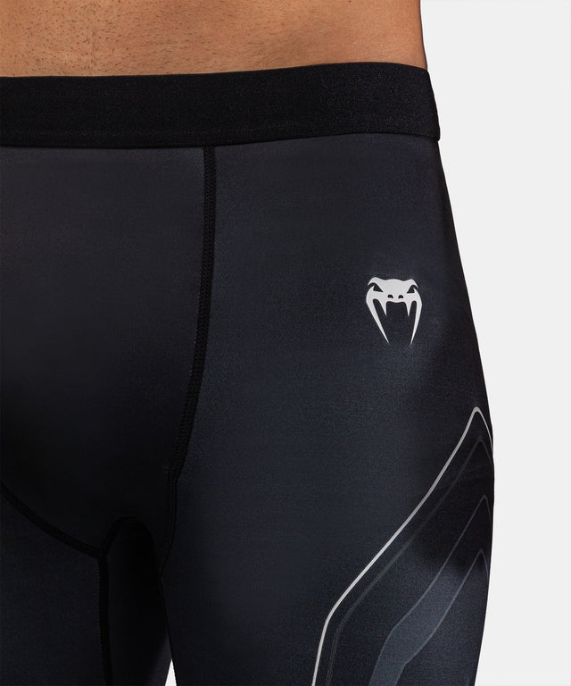 Pantaloni scurți de compresie Venum Streamline – Negru/Alb