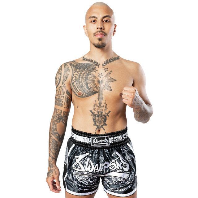 8 WEAPONS Muay Thai-shorts Carbon Sak Yant Tigers – Svart
