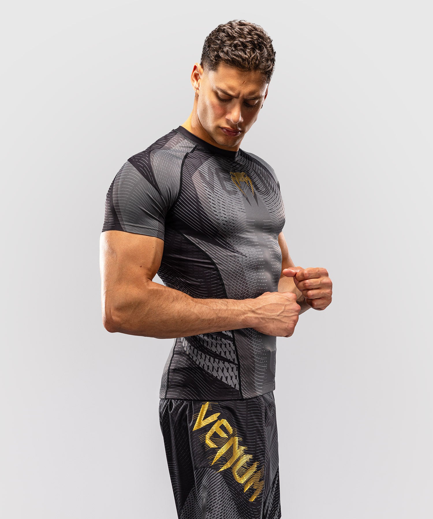 Rashguard Venum Galactic 3.0 Manga Corta – Negro/Oro