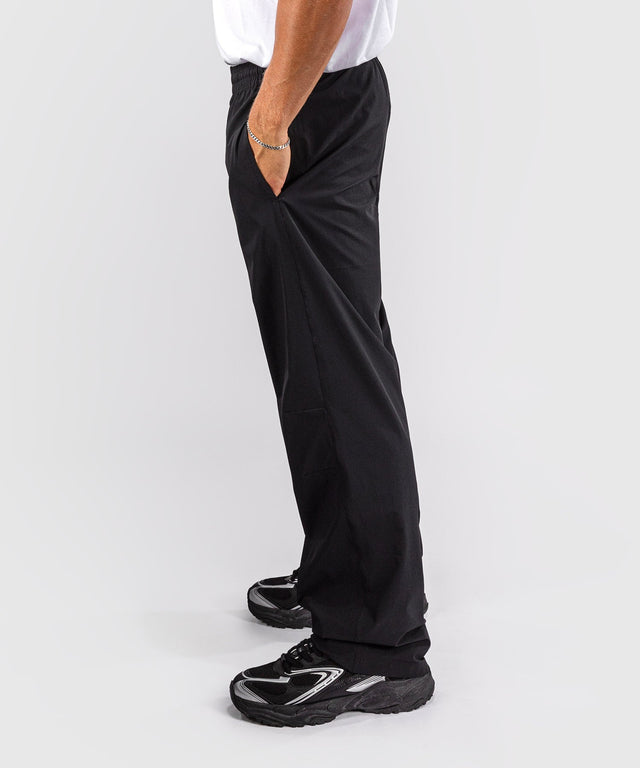 Pantaloni de antrenament Venum Essential Woven – Negru