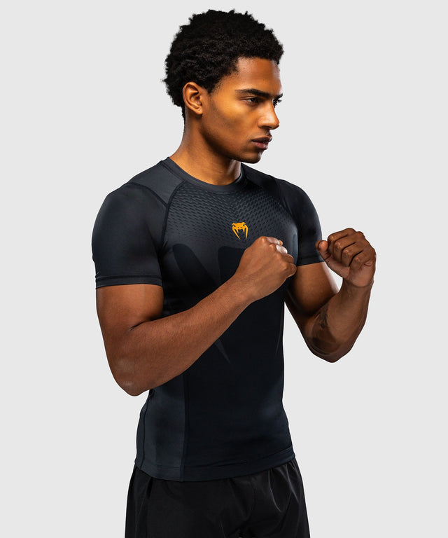 Rashguard Venum Attack Manches courtes – Noir/Or