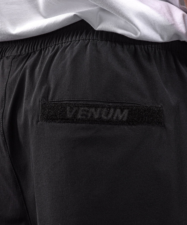 Pantaloni de antrenament Venum Essential Woven – Negru