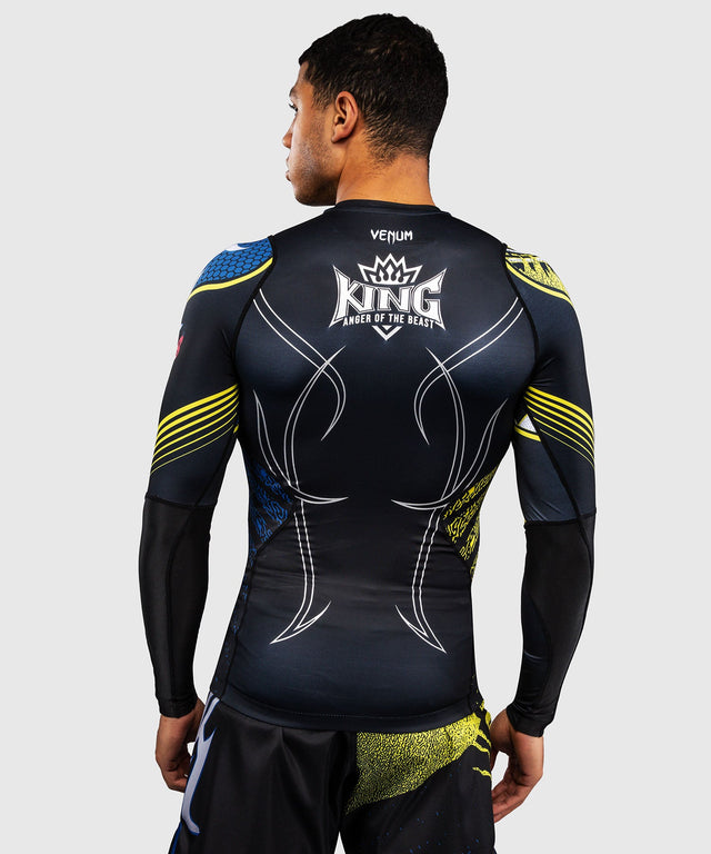 Venum Rashguard TEKKEN 8 King – Negro/Amarillo – foto 3