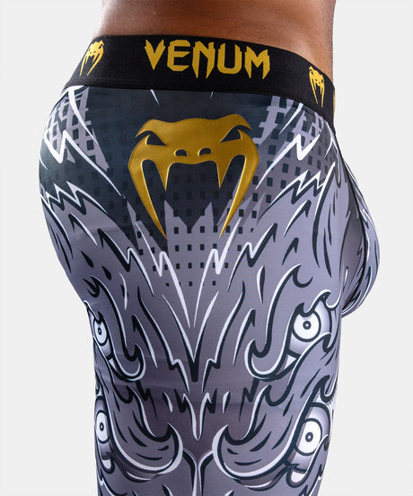 Pantaloni scurți de compresie Venum Wolf Atak – Negru/Gri