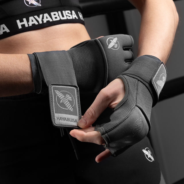 Boxerské bandáže Hayabusa Deluxe Quick – Šedé
