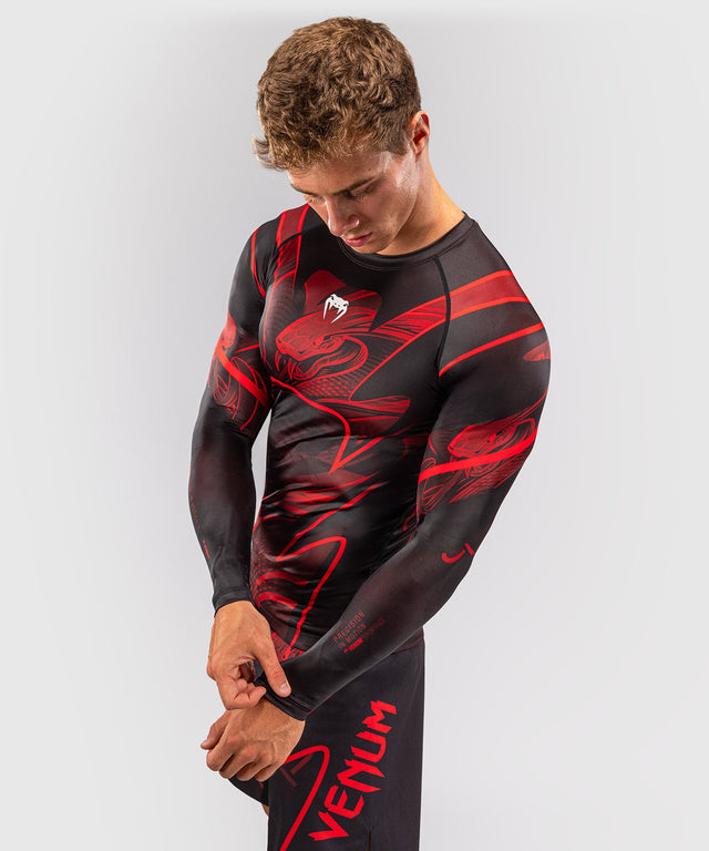 Rashguard Venum Crimson Viper 2.0 Manches longues – Noir/Rouge