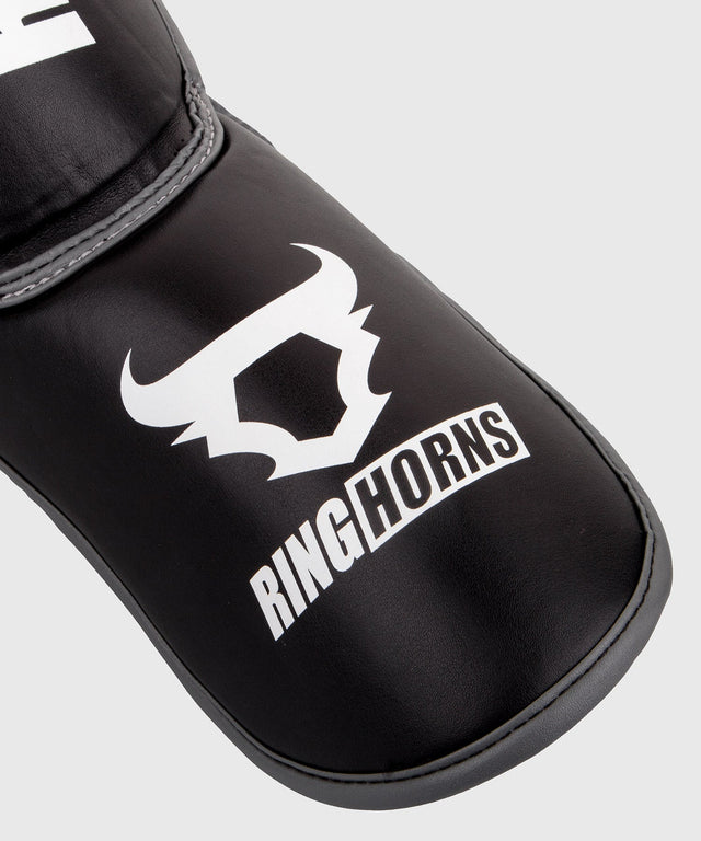 Espinilleras Ringhorns Charger – Negro