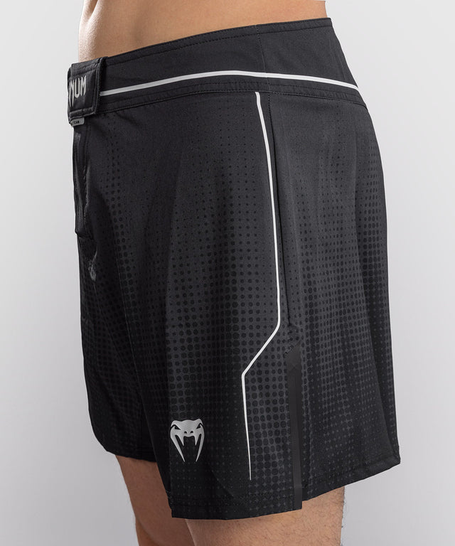 Spodenki MMA Venum Stealth – Czarne/Białe