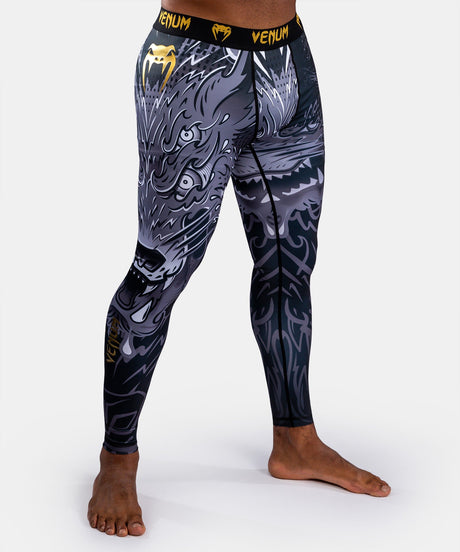 Pantaloni scurți de compresie Venum Wolf Atak – Negru/Gri
