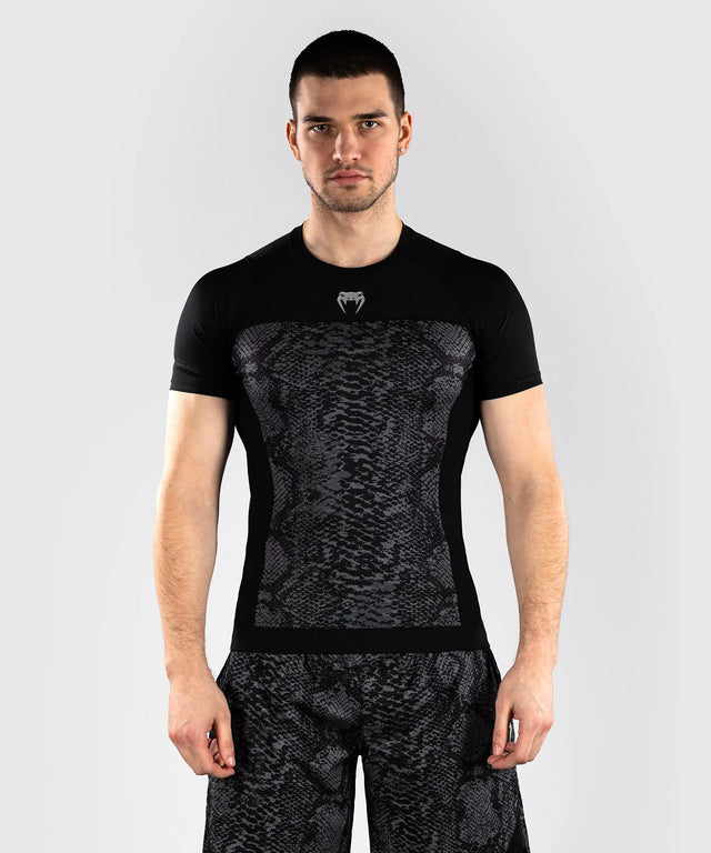 Rashguard Venum G-Fit Scales – Krátké rukávy – Černá/Šedá