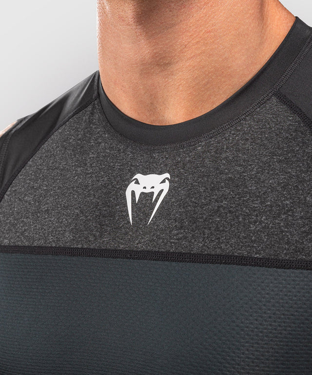 Rashguard Venum G-Fit Scale sin mangas – Negro