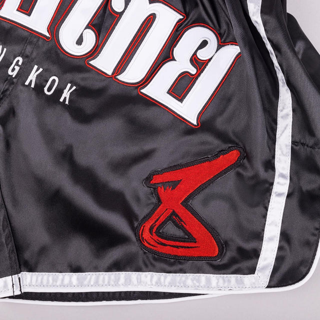 Spodenki Muay Thai 8 WEAPONS Bangkok – Czarne/Białe