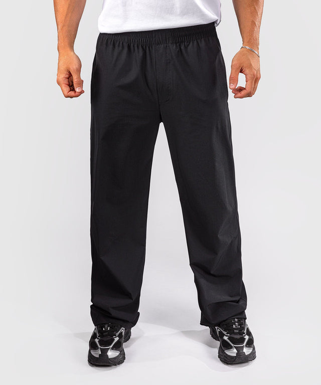 Pantaloni de antrenament Venum Essential Woven – Negru