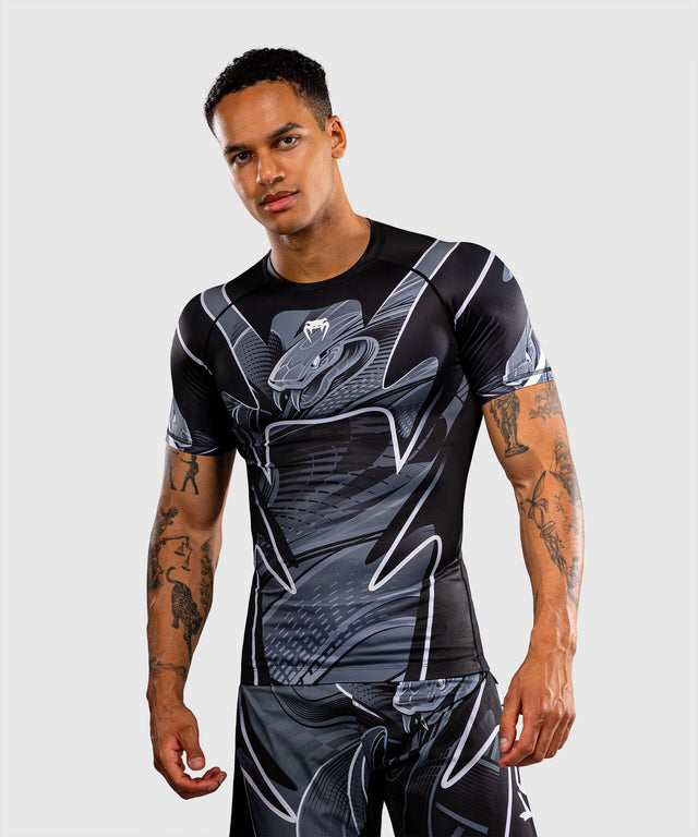 Rashguard Venum Crimson Viper 2.0 Manga Corta – Negro/Gris