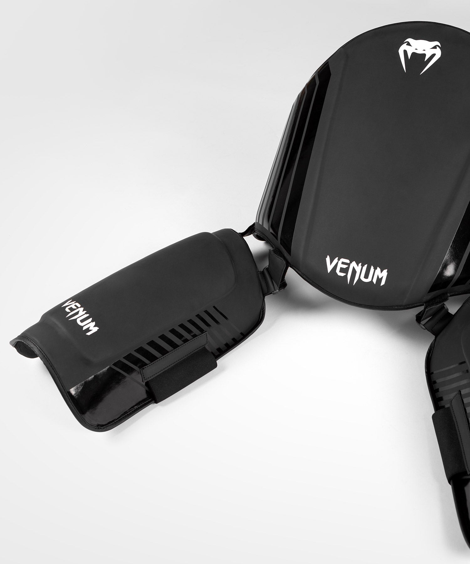Venum mage- och bensskydd – svart/vit
