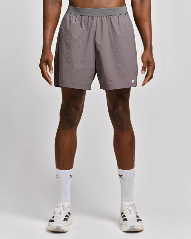 Caged Training Shorts Essential – Grau