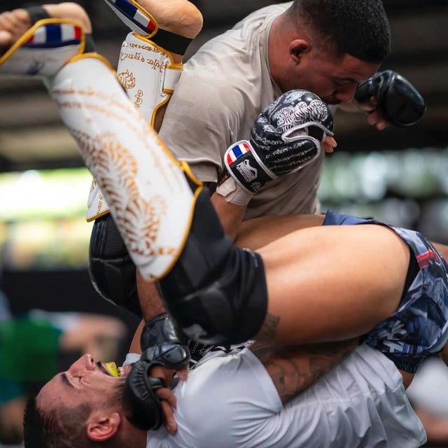 Mănuși MMA de sparring Phantom Athletics Muay Thai – Negru/Argintiu