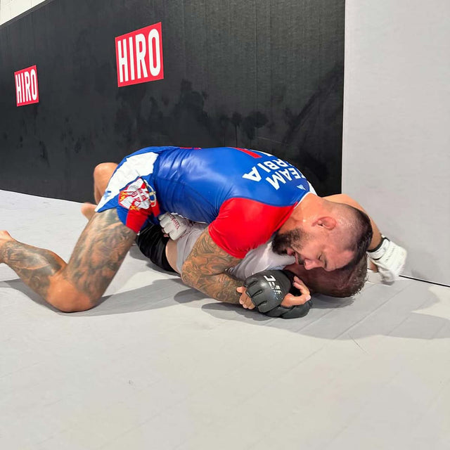Pantaloni scurți MMA Phantom Athletics Fusion-R Team Serbia – Roșu/Alb/Albastru