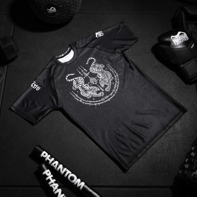 Phantom Athletics Rashguard Sak Yant – Black/Grey