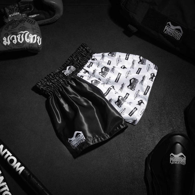 Pantaloni scurți Muay Thai Phantom Athletics Legend – Negru/Alb