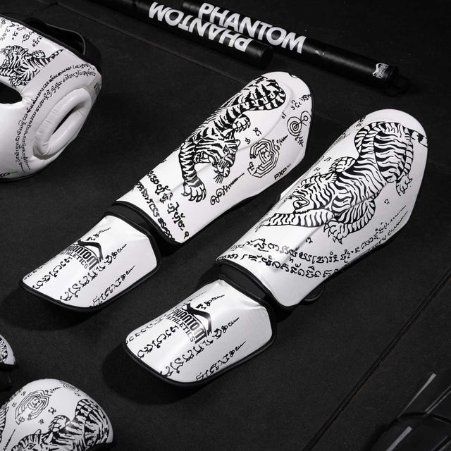 Chrániče holení Phantom Athletics Muay Thai – Bílé