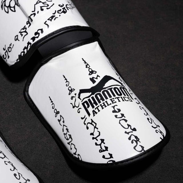 Chrániče holení Phantom Athletics Muay Thai – Bílé