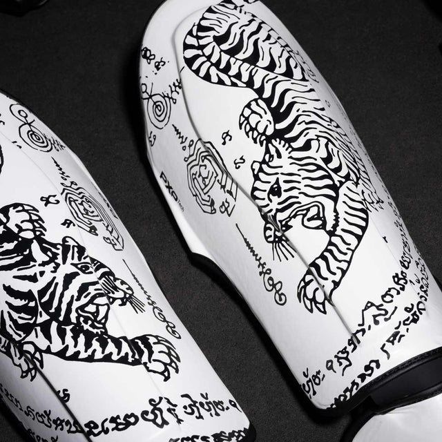 Chrániče holení Phantom Athletics Muay Thai – Bílé