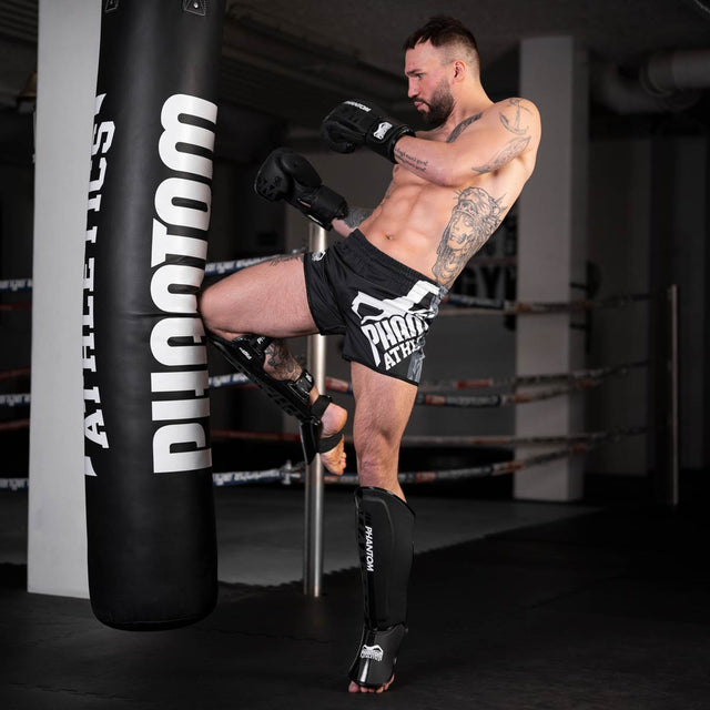 Ochraniacze na piszczele Phantom Athletics APEX Striking – Czarne