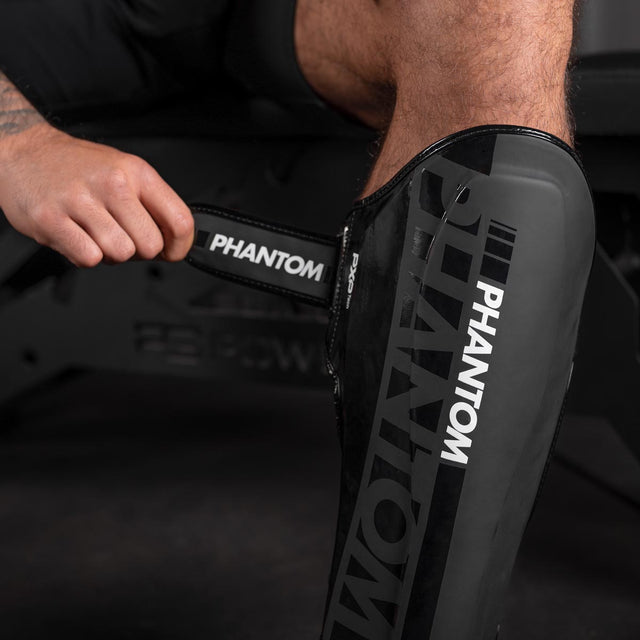 Ochraniacze na piszczele Phantom Athletics APEX Striking – Czarne
