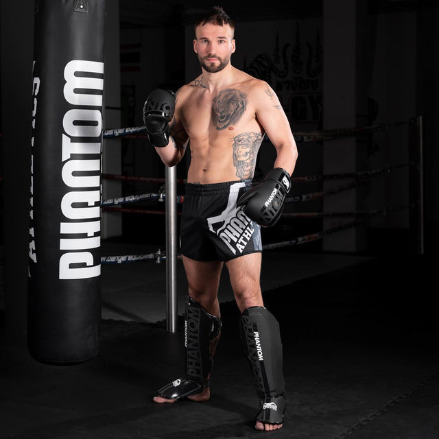 Ochraniacze na piszczele Phantom Athletics APEX Striking – Czarne
