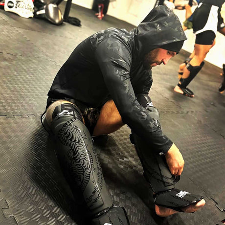 Phantom Athletics Benskydd Muay Thai – Svart/guld