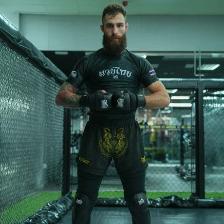 Shorts de Muay Thai Phantom Athletics Sak Yant – Noir/Or