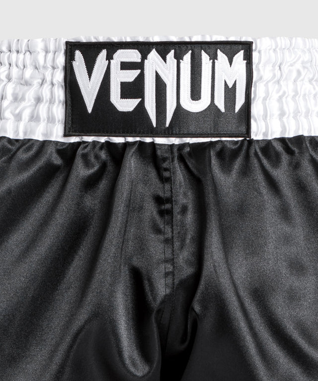 Spodenki do kickboxingu Venum Classic 2.0 – Czarne/Białe