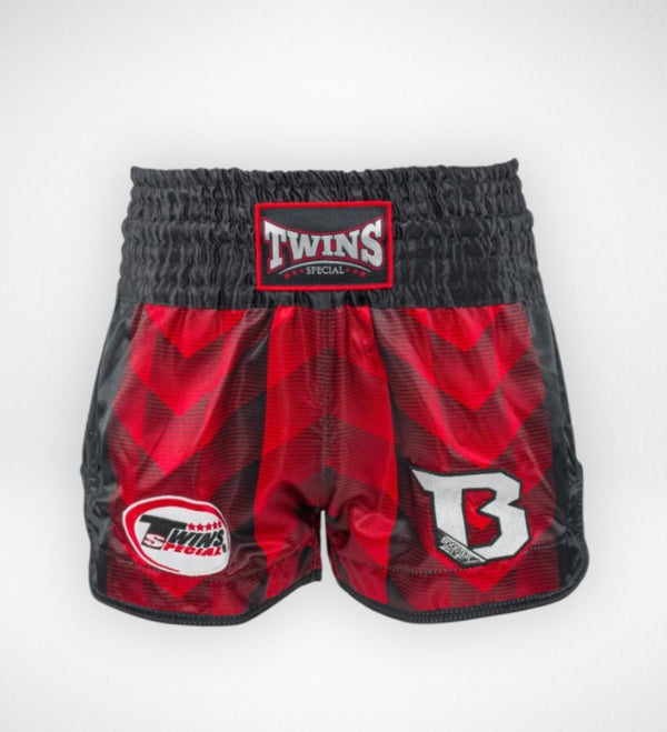 Pantaloni scurți Muay Thai Twins TBT3 – Roșu/Negru