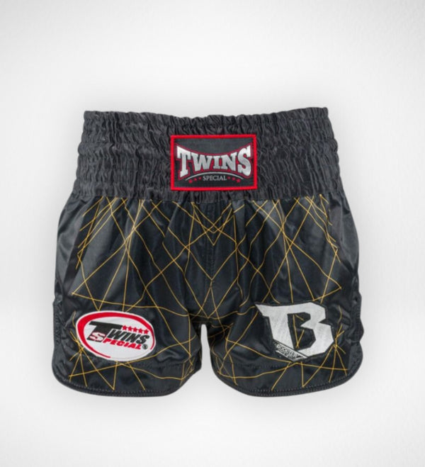 Pantaloni scurți Muay Thai Twins TBT2 – Negru/Galben