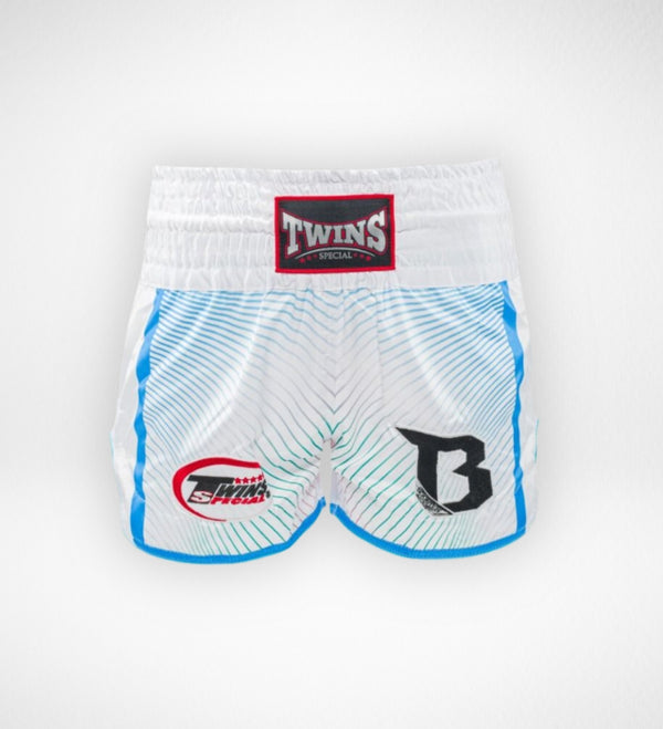 Pantaloni scurți Muay Thai Twins TBT9 – Alb/Albastru