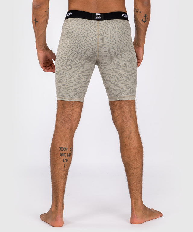 Pantaloncini a compressione Venum x Ares 2.0 – Sabbia