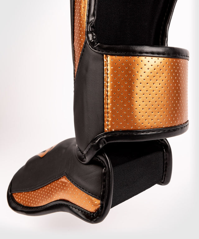 Caneleiras Venum Elite Evo – Preto/Bronze